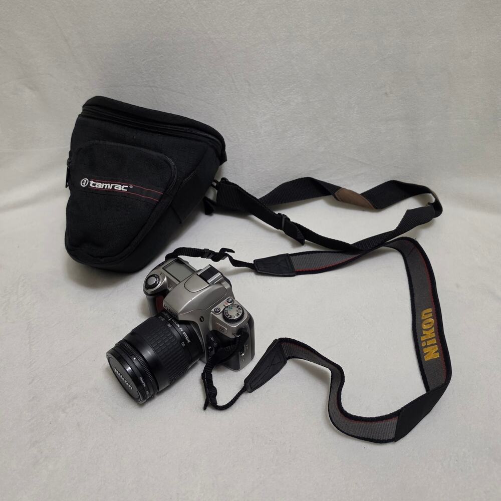 Nikon N65 35mm SLR Film Camera w/ Nikon AF Nikkor Lens & Tamrac Bag UNTESTED